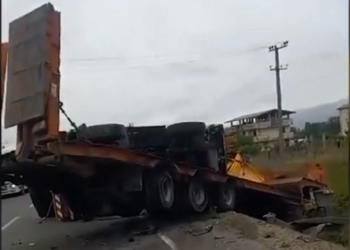 Aksidenti në Rinas/ Rëndohet trafiku, niset drejt Traumës shoferi i trajlerit