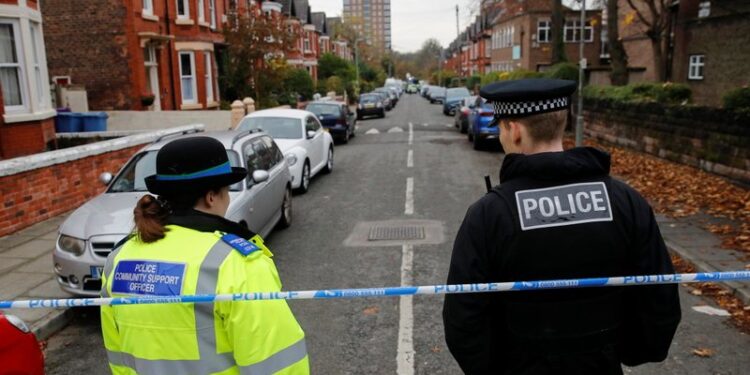 EMRAT/ Dalin ‘zbuluar’ 3 shqiptarët, policia britanike iu zbulon shtëpinë e barit