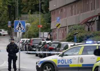 Një person sulmon tre gra në Suedi, qëllohet nga policia