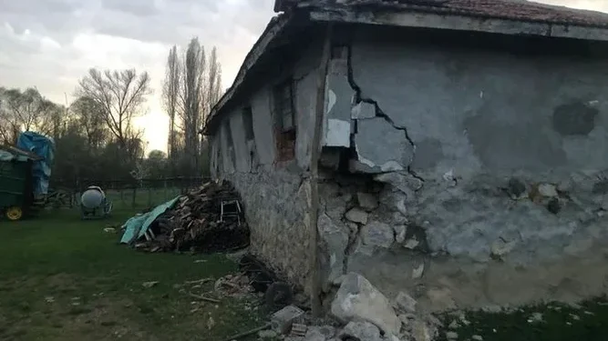 Tjetër tërmet i fuqishëm në Turqi, njoftohen dëme të konsiderueshme materiale