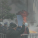 VIDEO/ Tym i zi në kryeqytet, protestuesit hedhin molotov para bashkisë Tiranë