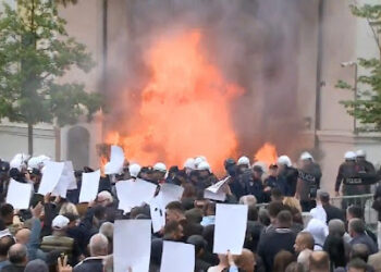 Sot protesta e radhës para Bashkisë së Tiranës, policia: Ja rrugët që do të bllokohen