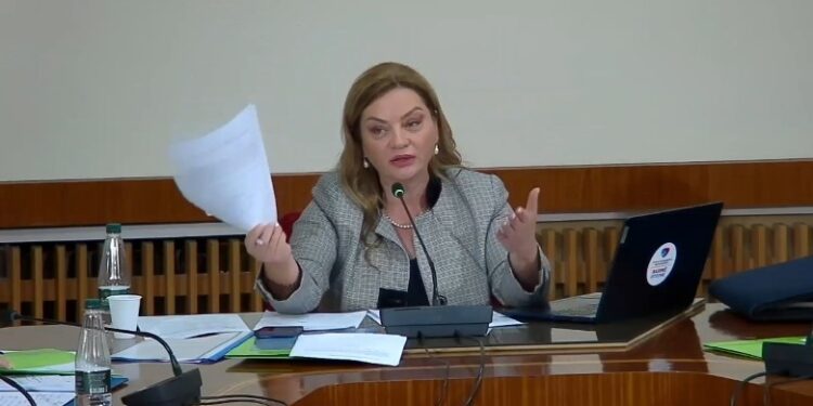 Denoncimi i fortë/ Vokshi: Skandal! U fikën dritat, vdiqën 4 pacientë në QSUT