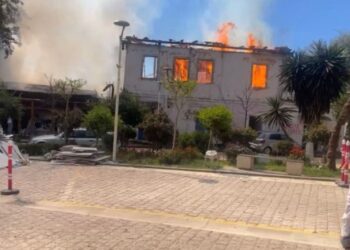 VIDEO/ Digjen tre lokale në Sarandë, detaje e para