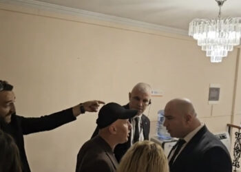 LIVE-Kuvendi nis me debat, Nikolla largon gazetarët nga seanca