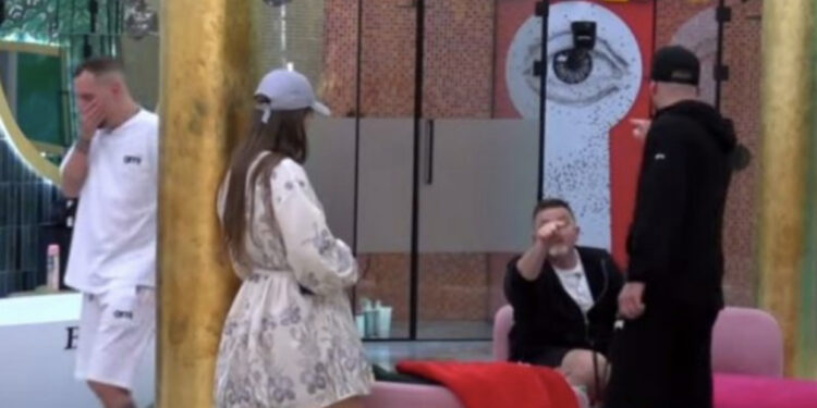 ‘Je maniak, pervers’ Juli përplaset ashpër me Romeon