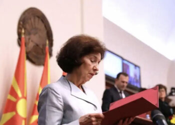 Presidentja e re iu referua vendit si “Maqedoni”, Greqia kërcënon: Rruga drejt BE kalon nga Marrëveshja e Prespës
