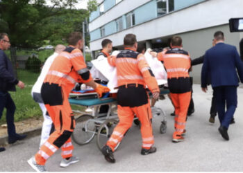 Kryeministri i Sllovakisë ende në sallën e operimit