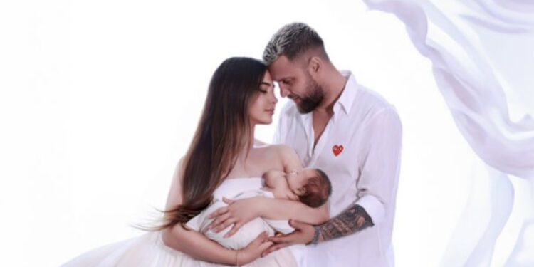 Luiz Ejlli dhe Kiara Tito zbulojnë për herë të parë fytyrën e vajzës së tyre