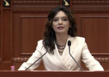 “Mos je djali i adoptuar i babit të Zenit?!”, Spiropali thumbon Gaz Bardhin: Paskeni ndërruar mendje për rezolutën…