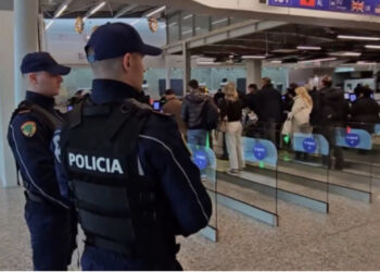 Rinas/ Punonjës i vjedh orën me vlerë 20 mijë euro pasagjerit