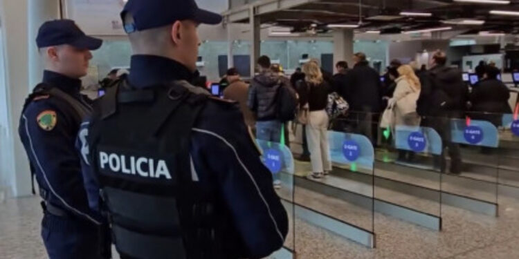 Rinas/ Punonjës i vjedh orën me vlerë 20 mijë euro pasagjerit