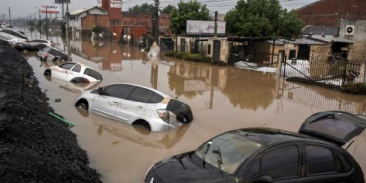 Përmbytjet “gjunjëzojnë” Brazilin, 147 të vdekur dhe 600 mijë të zhvendosur