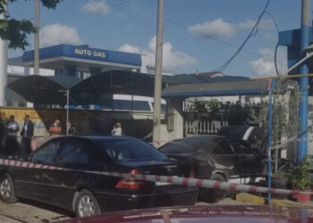 Aksidenti në Durrës, vdes drejtuesi i biçikletës. Shoferi i “Benzit” arratiset pas përplasjes së furishme