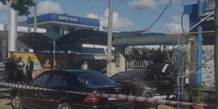 Aksidenti në Durrës, vdes drejtuesi i biçikletës. Shoferi i “Benzit” arratiset pas përplasjes së furishme