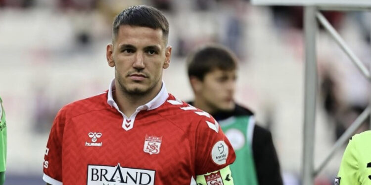 ZYRTARE/ ‘Mbreti’ Rey i jep lamtumirën Sivassporit, Manaj bëhet gati për transferimin e madh