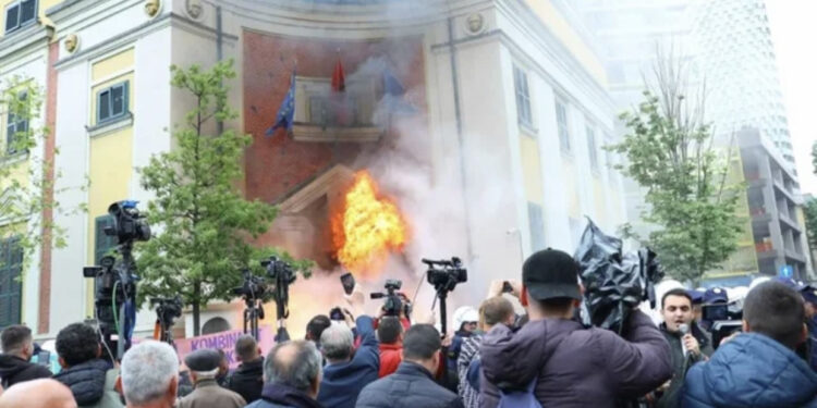Protesta para Bashkisë së Tiranës, policia prezanton planin e masave! Ja rrugët që do të bllokohen