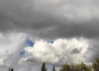 Parashikimi i motit/ Pasditja vijon me vranësira dhe reshje shiu