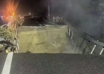 Shembet një pjesë e autostradës në Kinë, të paktën 19 persona kanë humbur jetën