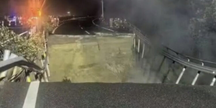 Shembet një pjesë e autostradës në Kinë, të paktën 19 persona kanë humbur jetën