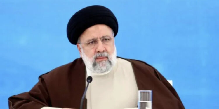 Vdekja e presidentit Raisi, iranianët gëzim dhe festa ditën e varrimit të tij! Shpërndajë ëmbëlsira nëpër rrugë