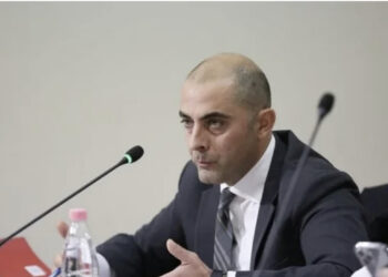 Dhuna ndaj avokatit, çfarë zbuluan kamerat e sigurisë? Autorët pa maskë e me levë