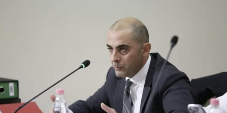 Dhuna ndaj avokatit, çfarë zbuluan kamerat e sigurisë? Autorët pa maskë e me levë