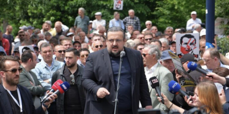 ‘Jeni policia e shtetit apo e pushtetit’ Teliti i revoltuar para policëve: Na lini të futemi!