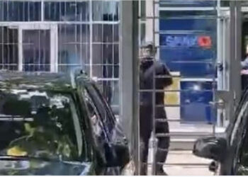 Gazetari Baton Haxhiu paraqitet në SPAK! E thirrën apo shkoi vetë?