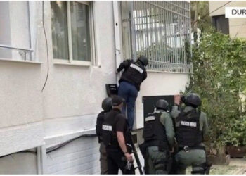 Terror në Durrës/ 40-vjeçari luftë me RENEA-n, mbante peng dy fëmijët e mitur