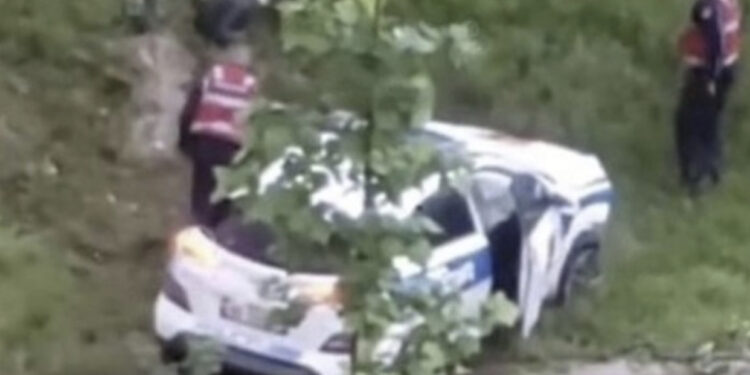 FOTO/ Makina e policisë bie në Lanë