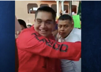 VIDEO tronditëse/ Ekzekutohet kandidati për kryetar bashkie në mes të mbështetësve