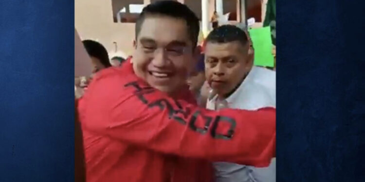 VIDEO tronditëse/ Ekzekutohet kandidati për kryetar bashkie në mes të mbështetësve