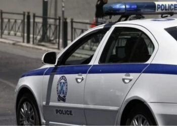 Emri/ Mashtroi të moshuarit në Igumenicë duke marrë 140 mijë euro, në kërkim shqiptari