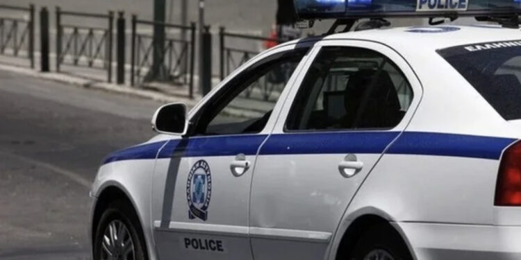 Emri/ Mashtroi të moshuarit në Igumenicë duke marrë 140 mijë euro, në kërkim shqiptari