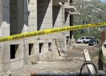 Vdekja e dy punëtorëve në Shëngjin, pezullohen punimet në kantieret e ndërtimit, policia bën hapin e papritur