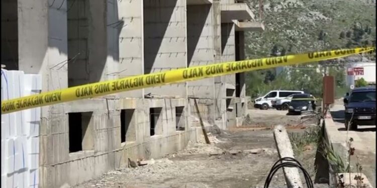 Vdekja e dy punëtorëve në Shëngjin, pezullohen punimet në kantieret e ndërtimit, policia bën hapin e papritur