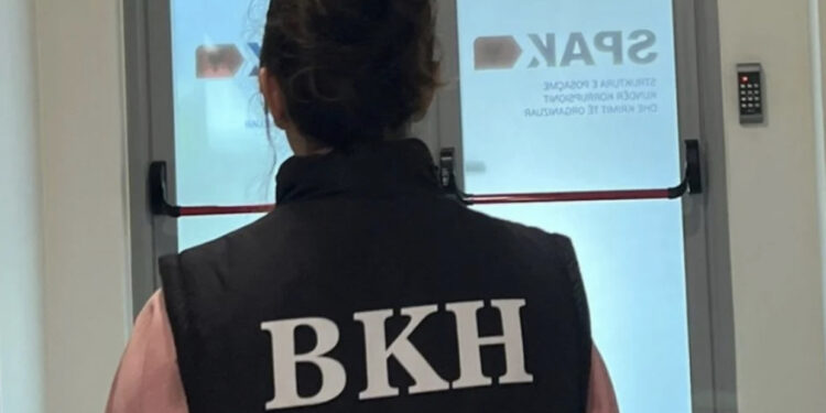 Agjentët e SPAK ‘rrethojnë’ bashkinë e Elbasanit