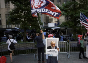 VOA: Ish-Presidenti Trump pritet ta shfrytëzojë vendimin kundër tij për të mobilizuar përkrahësit