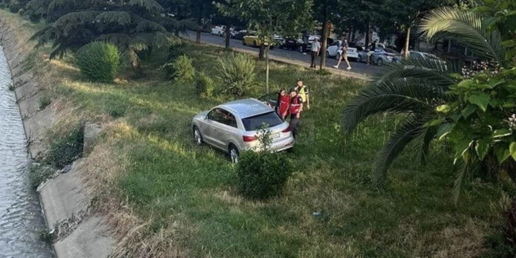 Bie makina e dytë në Lanë! Ka të plagosur