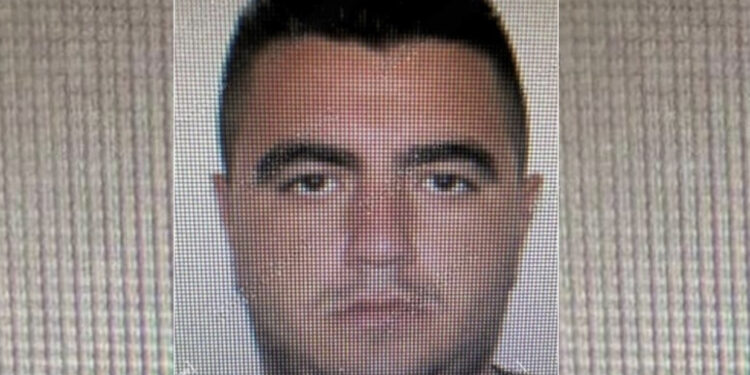 EMRI+FOTO/ Merrte makina me qira dhe i shiste, në kërkim 37-vjeçari