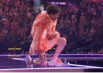 VIDEO/ Fitoi Eurovisionin, por këngëtari zviceran thyen trofeun: Kjo mund të riparohet, por…