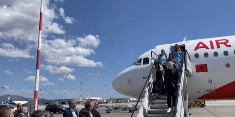 Rama mbërrin në Athinë, e pranishme dhe Linda Rama