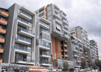 “Një në 4 apartamente në Shqipëri blihen nga të huajt”, ekspertët zbulojnë detajet: Ja cilat janë zonat më të preferuara në Tiranë