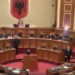 Plas debati mes Shehajt dhe Manjas: Do t’i shkul veshët