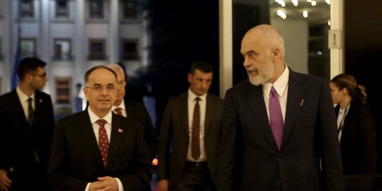 BIRN: Besimi tek institucionet politike pëson sërish rënie në Shqipëri