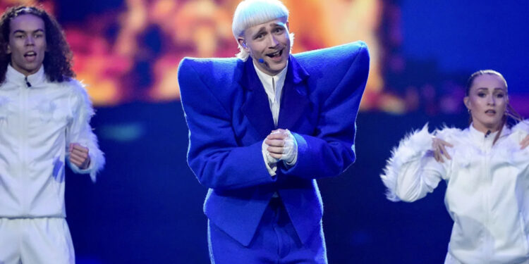 Holanda jashtë finales, këngëtari çohet në shtëpi