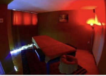 Zbulohet qendra e masazhit e kthyer në “fole” prostitucioni në Tiranë, arrestohet menaxherja