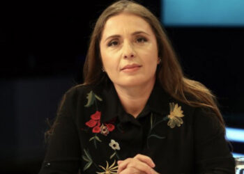 ‘Thirrje’/ Anila Hoxha publikon letrën e gruas së divorcuar: Kam menduar vetëvrasjen…