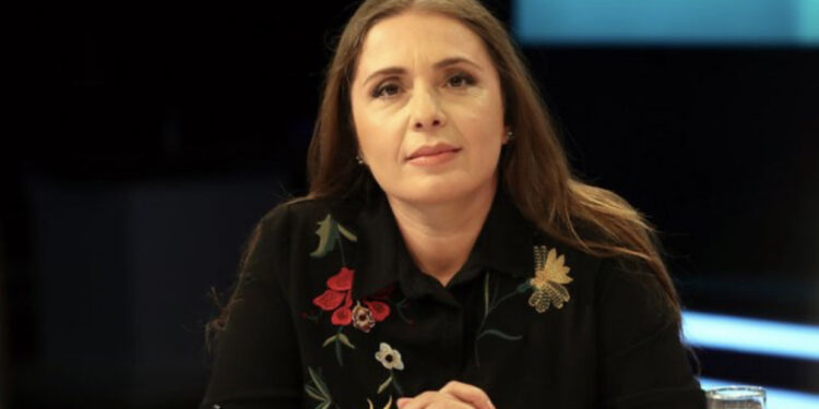 ‘Thirrje’/ Anila Hoxha publikon letrën e gruas së divorcuar: Kam menduar vetëvrasjen…